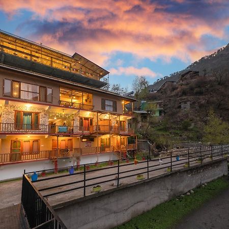 Banjār Sharda Resort-Tirthan Valley מראה חיצוני תמונה