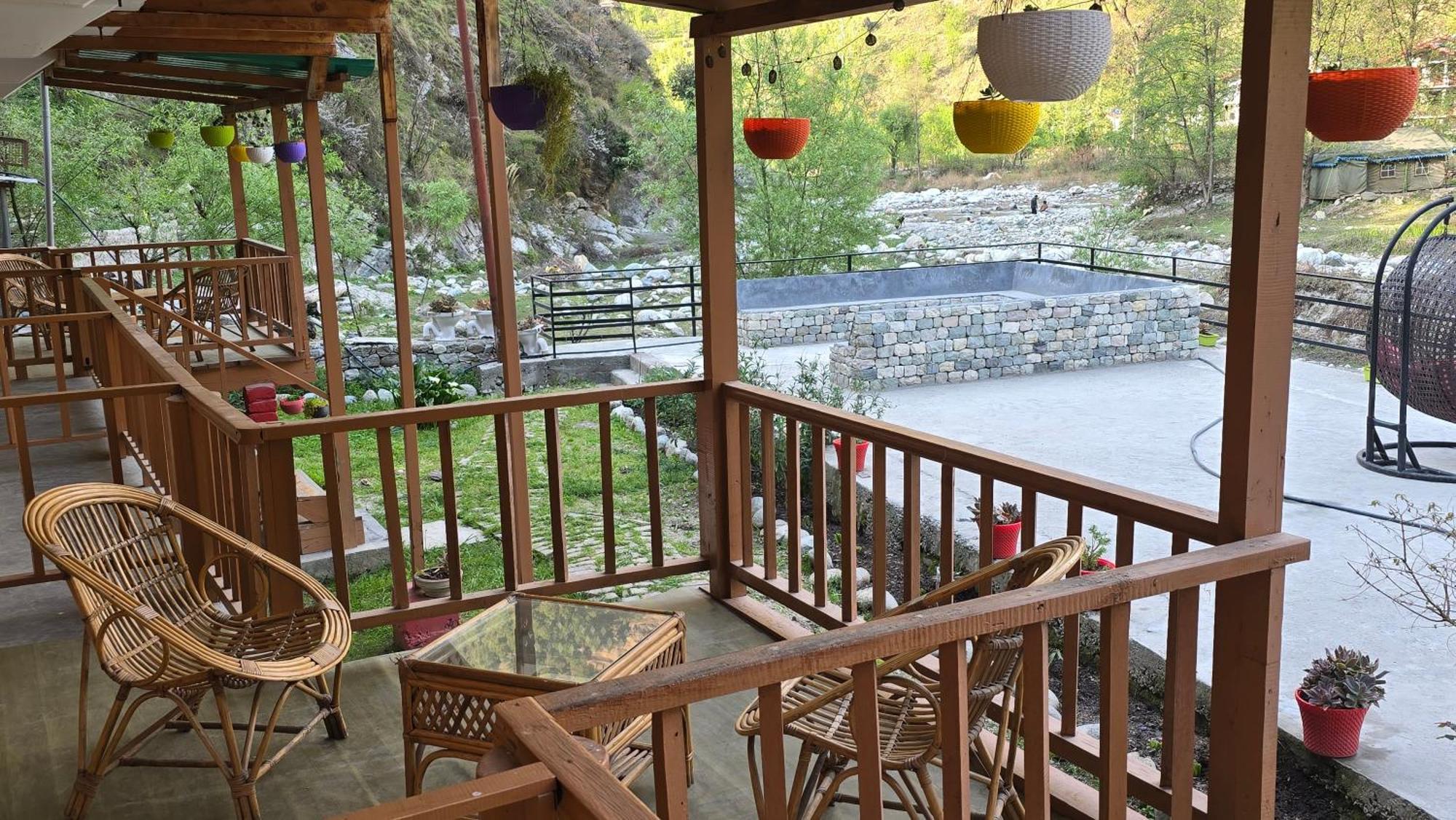 Banjār Sharda Resort-Tirthan Valley מראה חיצוני תמונה